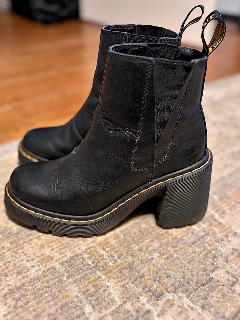 Dr. Martens Spence Leather Flared Heel Chelsea Boots Black - Picture 2 of 11